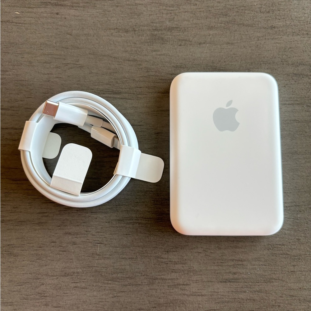 Apple MagSafe Battery Pack- White